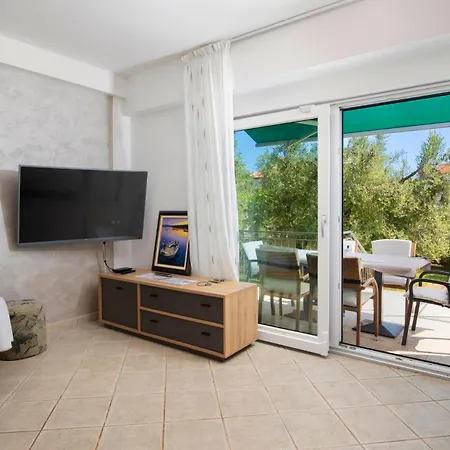 Olive Garden - A1 Ground Floor - Mpolo Apartman